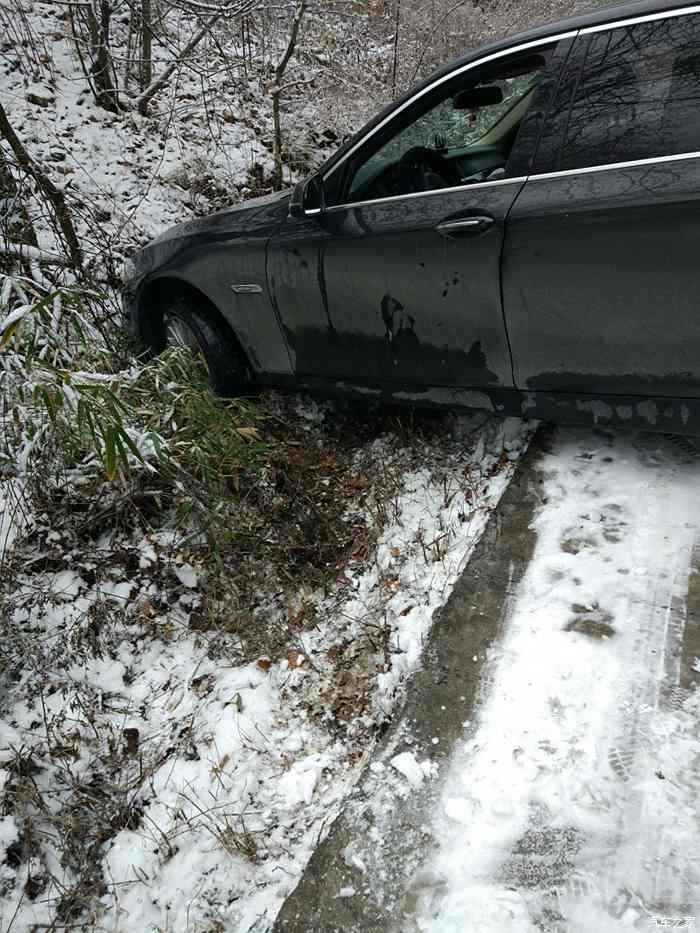 雪天下坡难刹车，司机想挑便宜车撞？这些关键词背后隐藏的危险与反思