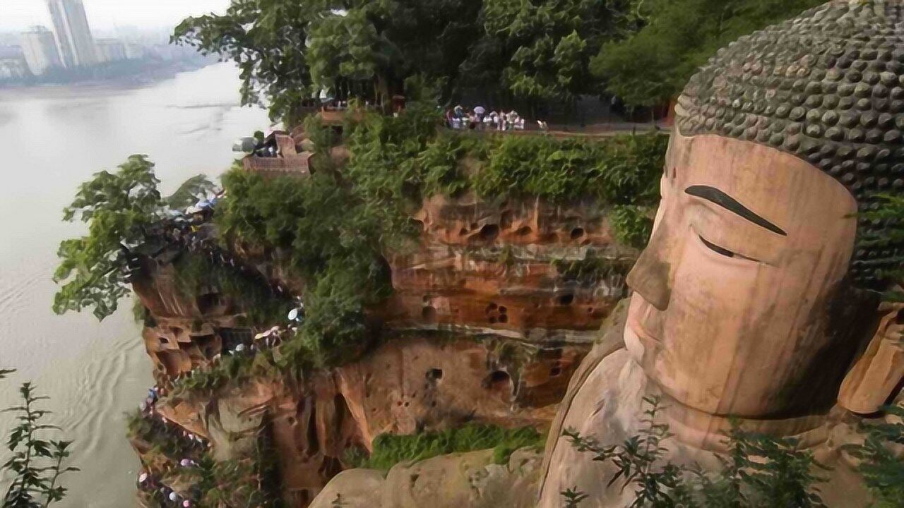 乐山大佛震撼飞天，神秘事件背后的真相揭秘！标题吸引眼球，深度剖析内幕。